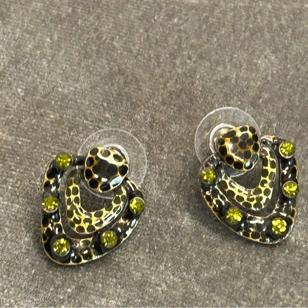 Green black gold tone small earrings - Picture 3 of 6